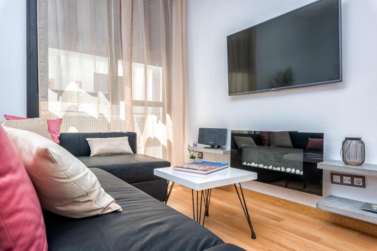 Atico Con Terraza Ac 1Hab En El Centro Y Piscina Comunitaria Apartment Malaga Bagian luar foto