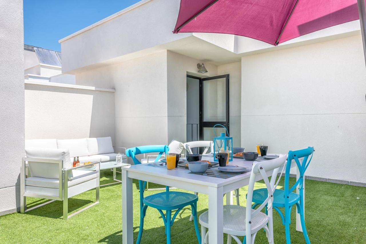Atico Con Terraza Ac 1Hab En El Centro Y Piscina Comunitaria Apartment Malaga Bagian luar foto