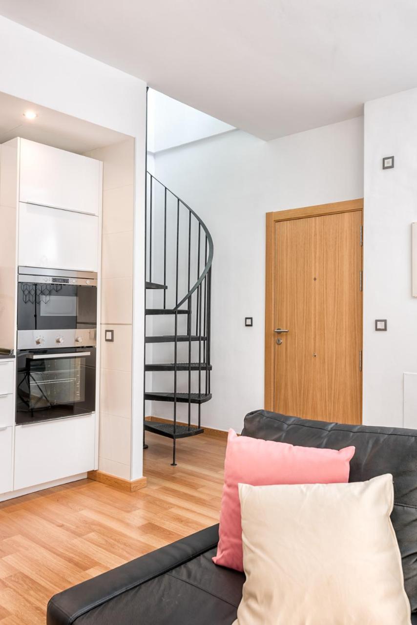 Atico Con Terraza Ac 1Hab En El Centro Y Piscina Comunitaria Apartment Malaga Bagian luar foto