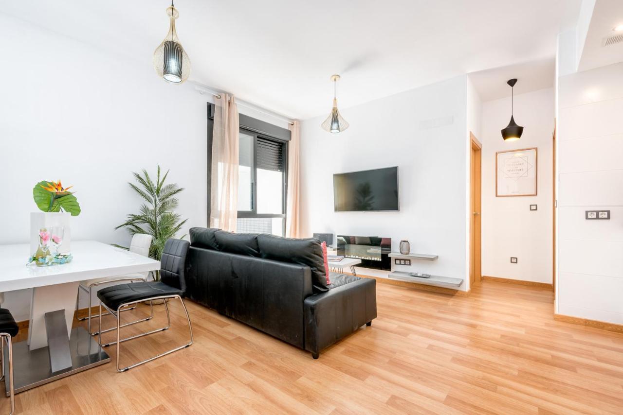 Atico Con Terraza Ac 1Hab En El Centro Y Piscina Comunitaria Apartment Malaga Bagian luar foto