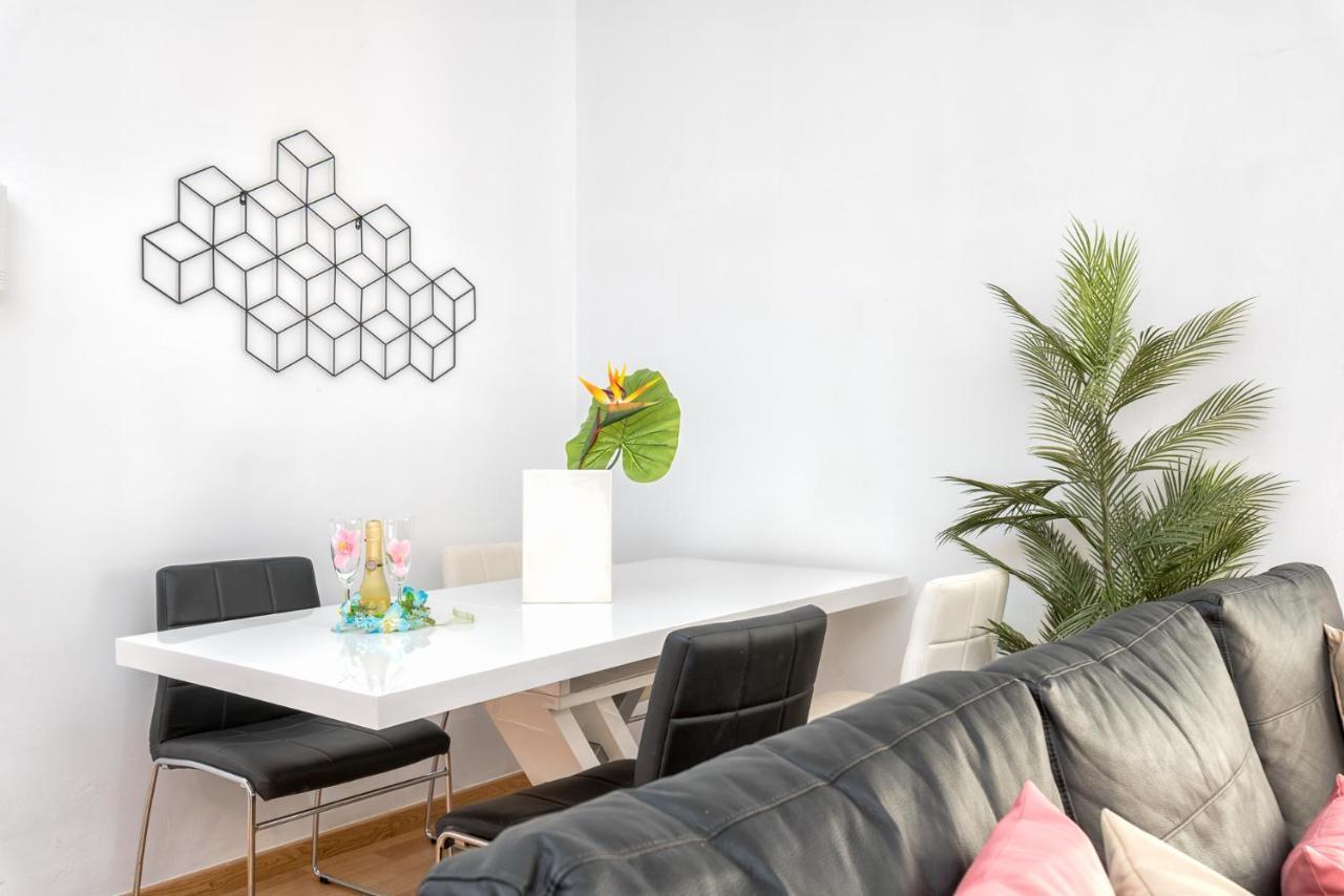 Atico Con Terraza Ac 1Hab En El Centro Y Piscina Comunitaria Apartment Malaga Bagian luar foto