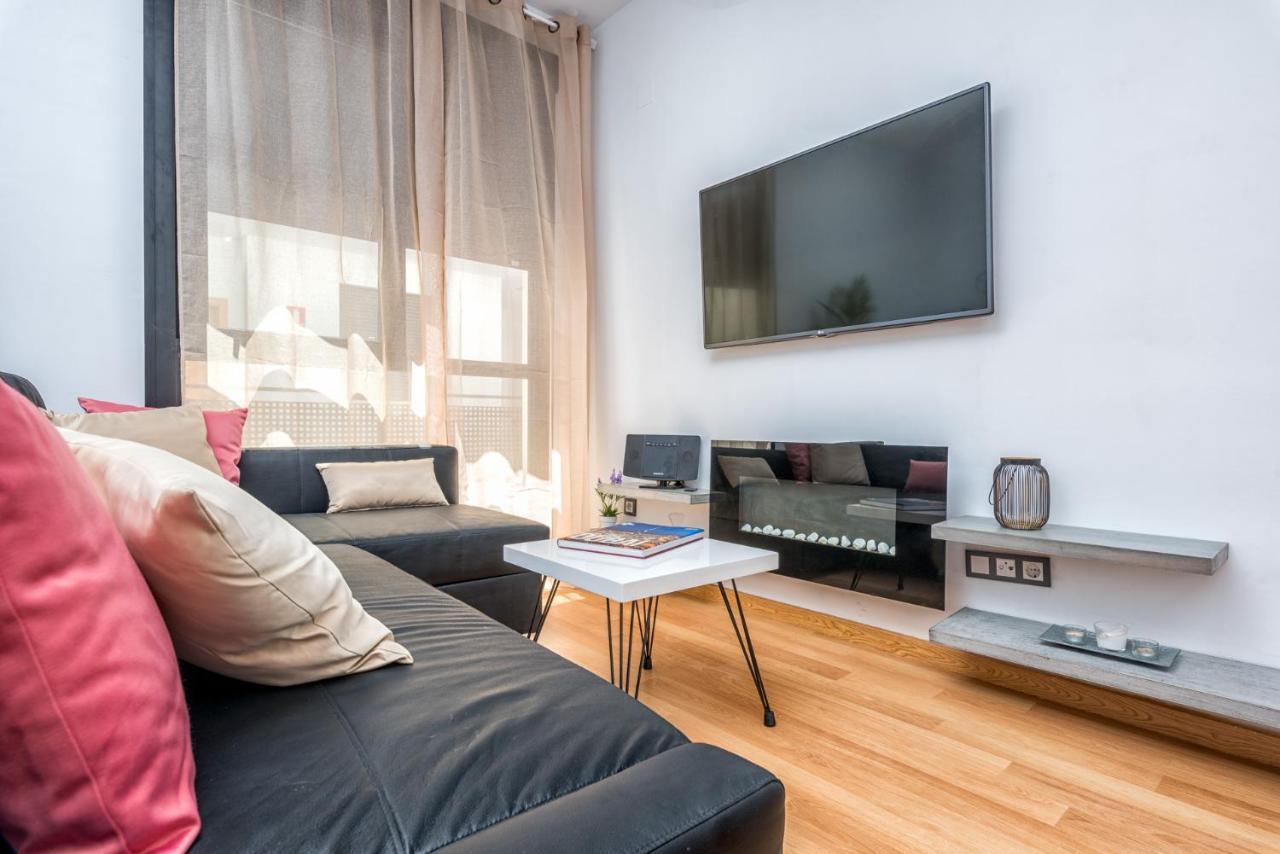 Atico Con Terraza Ac 1Hab En El Centro Y Piscina Comunitaria Apartment Malaga Bagian luar foto