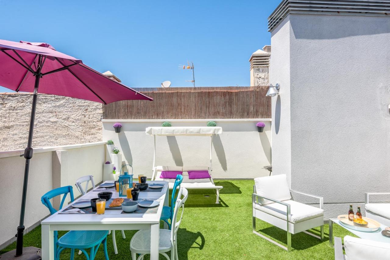 Atico Con Terraza Ac 1Hab En El Centro Y Piscina Comunitaria Apartment Malaga Bagian luar foto