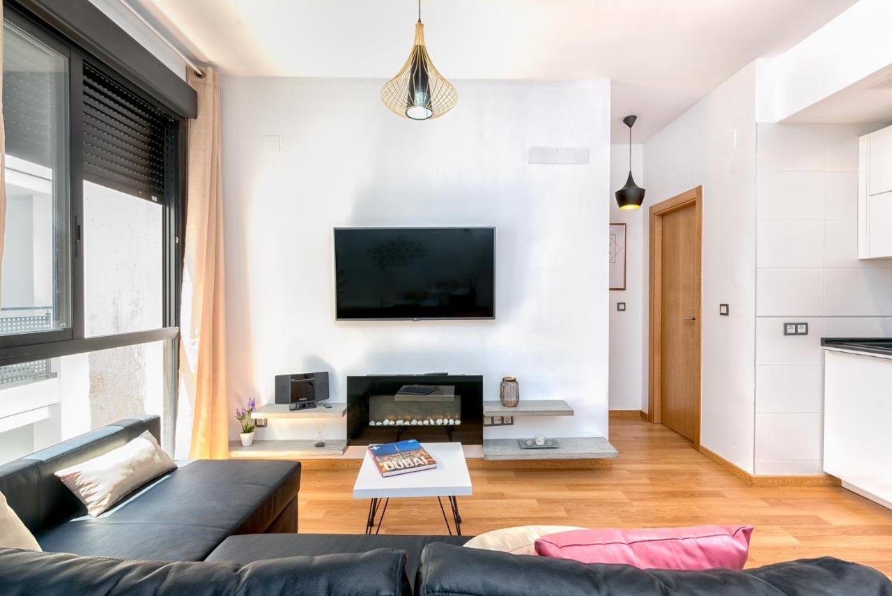 Atico Con Terraza Ac 1Hab En El Centro Y Piscina Comunitaria Apartment Malaga Bagian luar foto