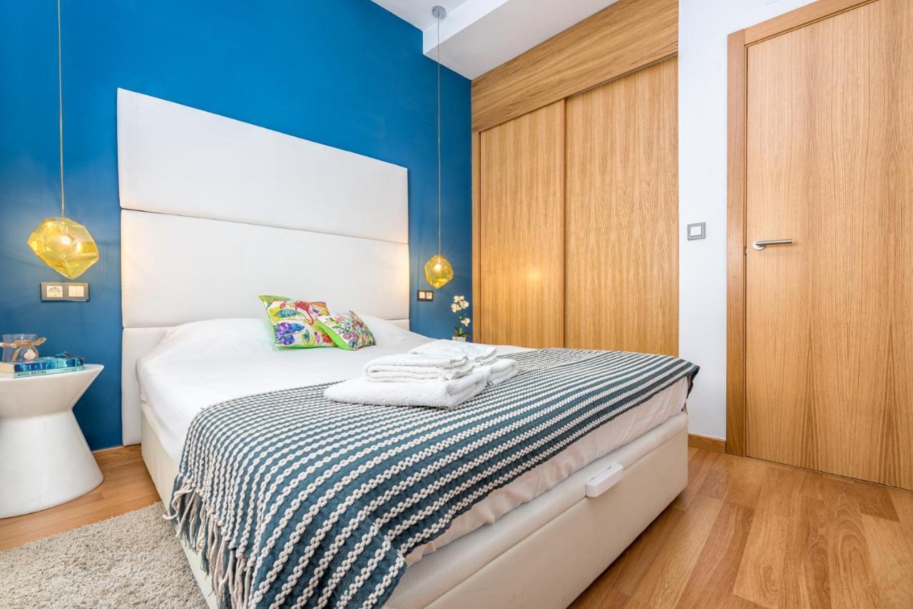 Atico Con Terraza Ac 1Hab En El Centro Y Piscina Comunitaria Apartment Malaga Bagian luar foto