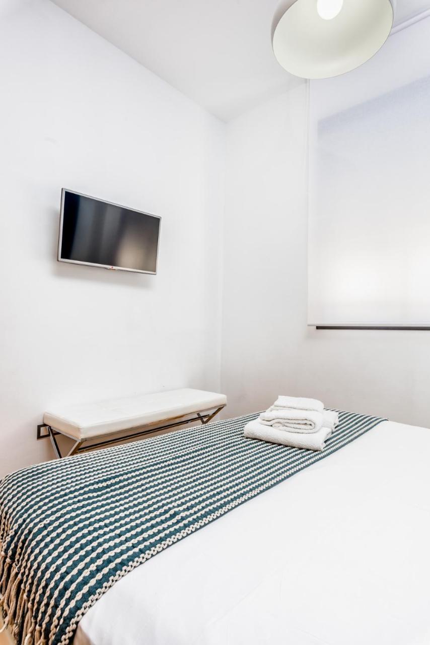 Atico Con Terraza Ac 1Hab En El Centro Y Piscina Comunitaria Apartment Malaga Bagian luar foto